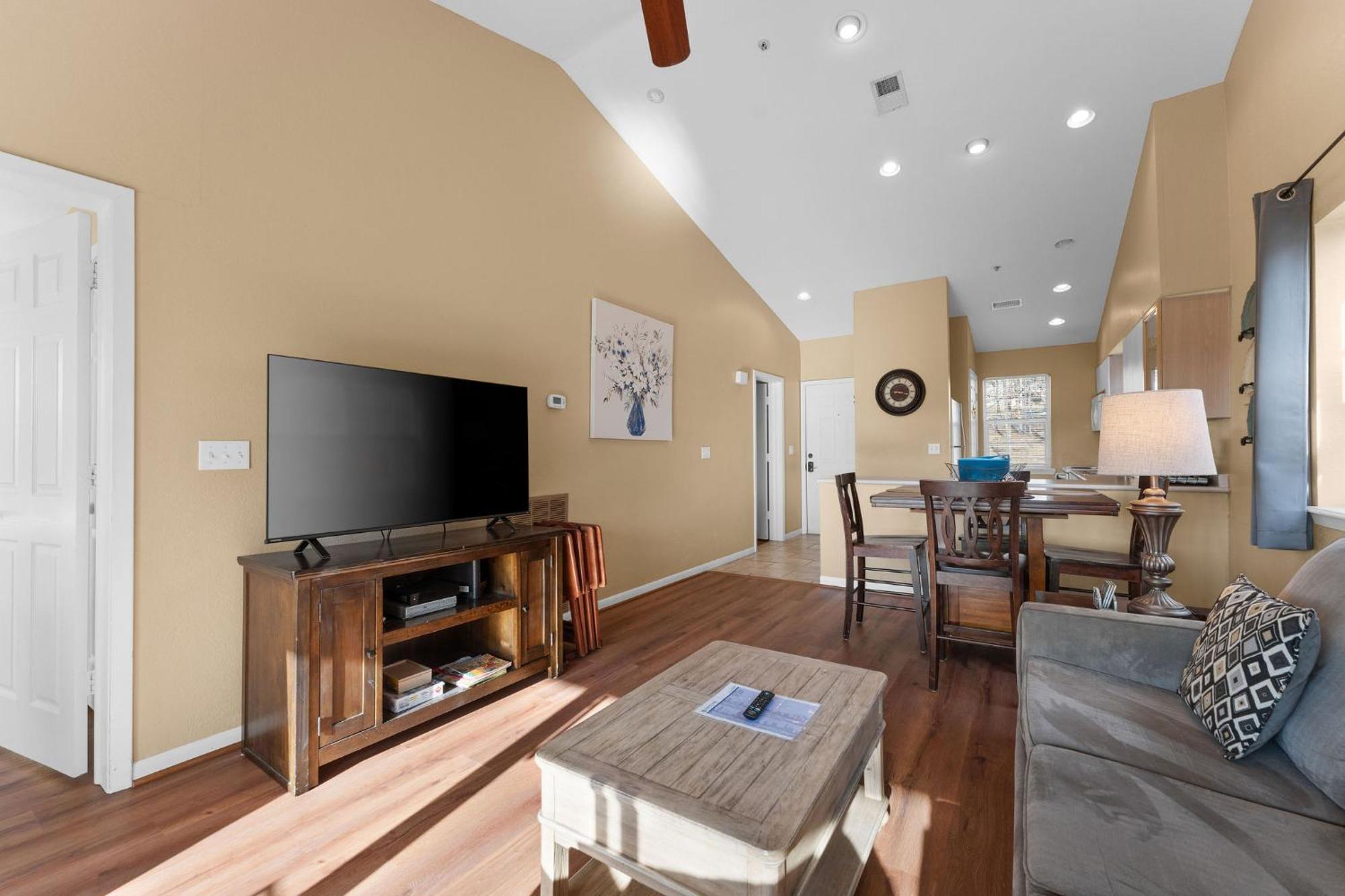 Cozy Top Floor 2Br Condo With View And Amenities!! Бренсон Екстер'єр фото