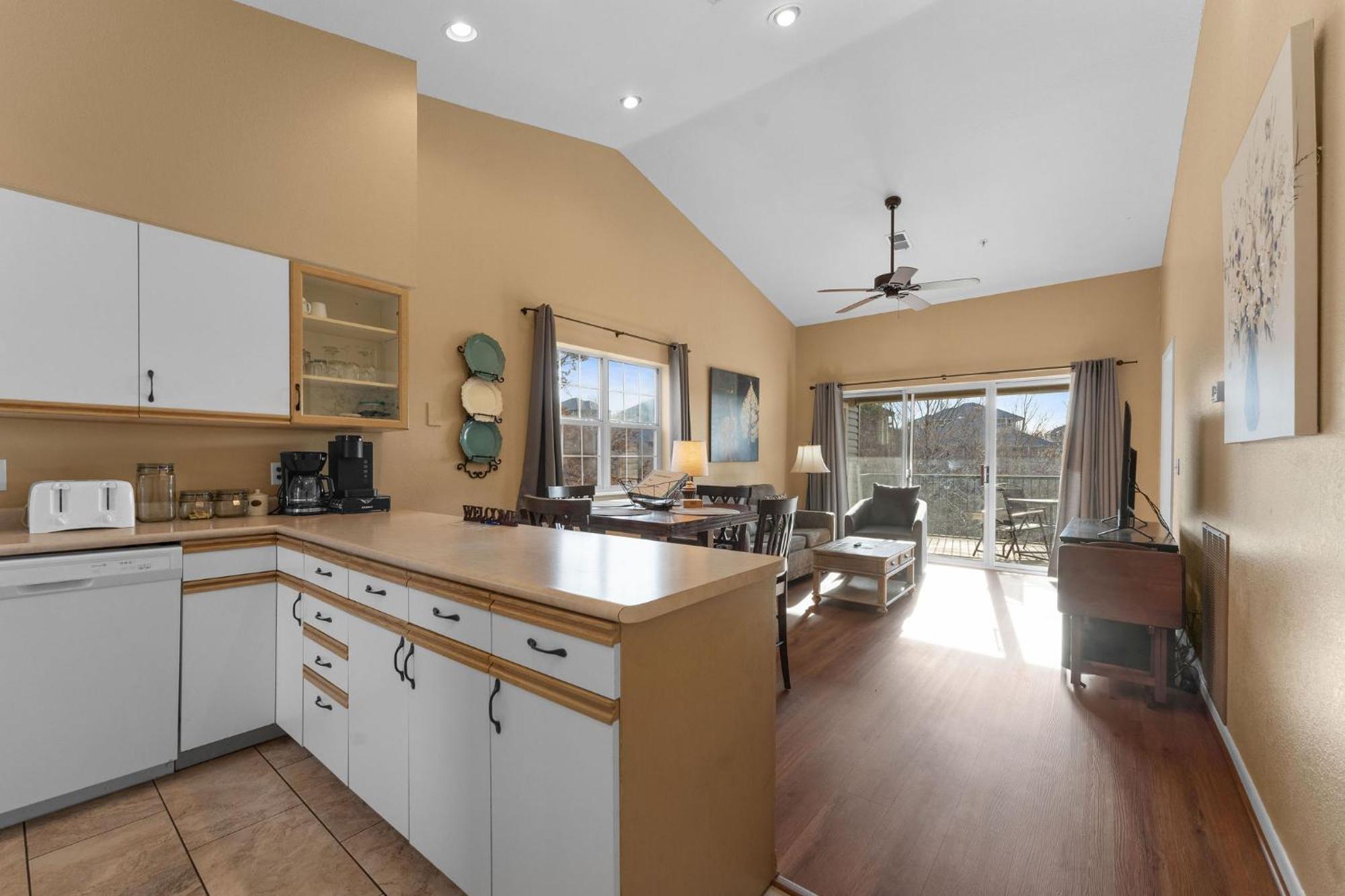 Cozy Top Floor 2Br Condo With View And Amenities!! Бренсон Екстер'єр фото